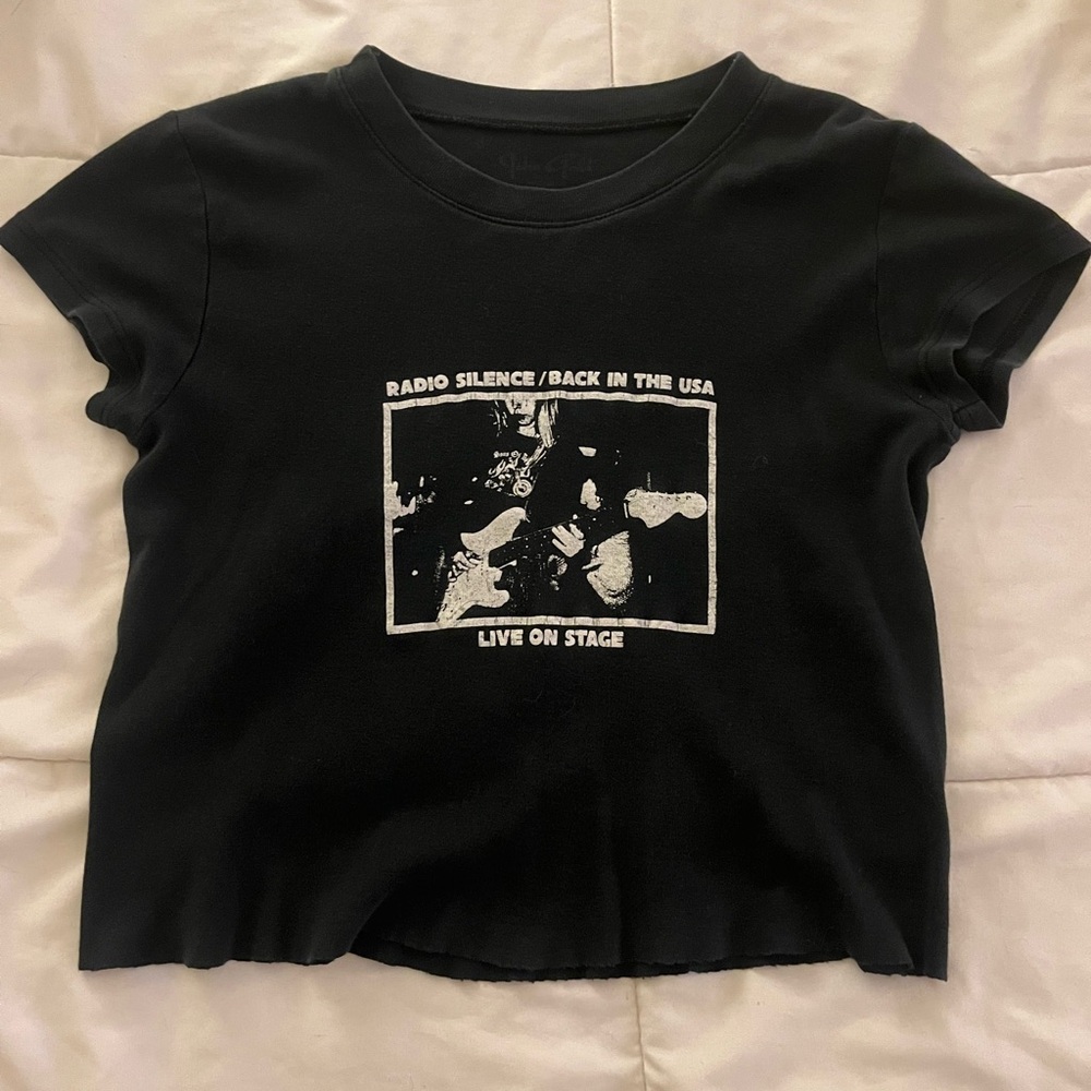Pascsun, Black “radio silence/back in the USA” top